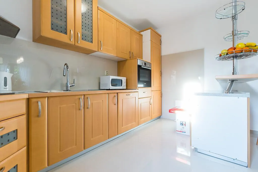 Villa Tina With Swimming Pool, Tennis Court, Games Room, Sauna, Gym, Bbq Policnik