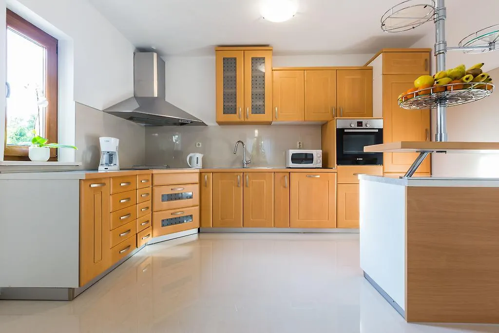 Villa Tina With Swimming Pool, Tennis Court, Games Room, Sauna, Gym, Bbq Policnik